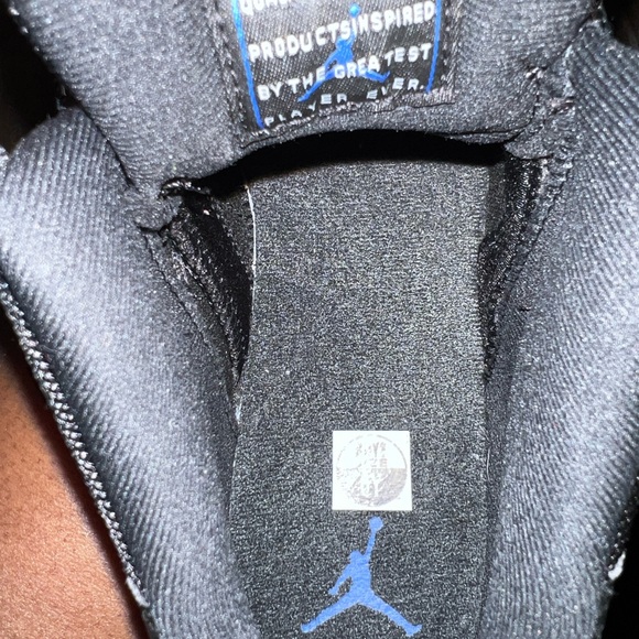 AIR JORDAN 11 RETRO LOW (Grade School) - Picture 4 of 12